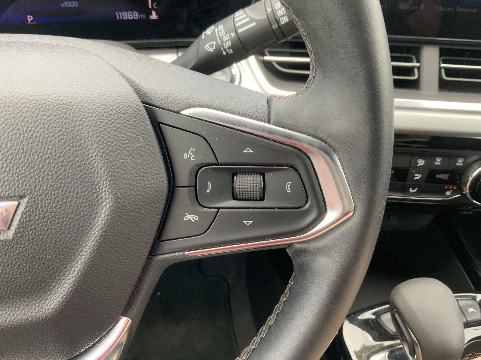 Used 2024 Chevrolet Trax LT w/ Driver Confidence Package FWD image 28