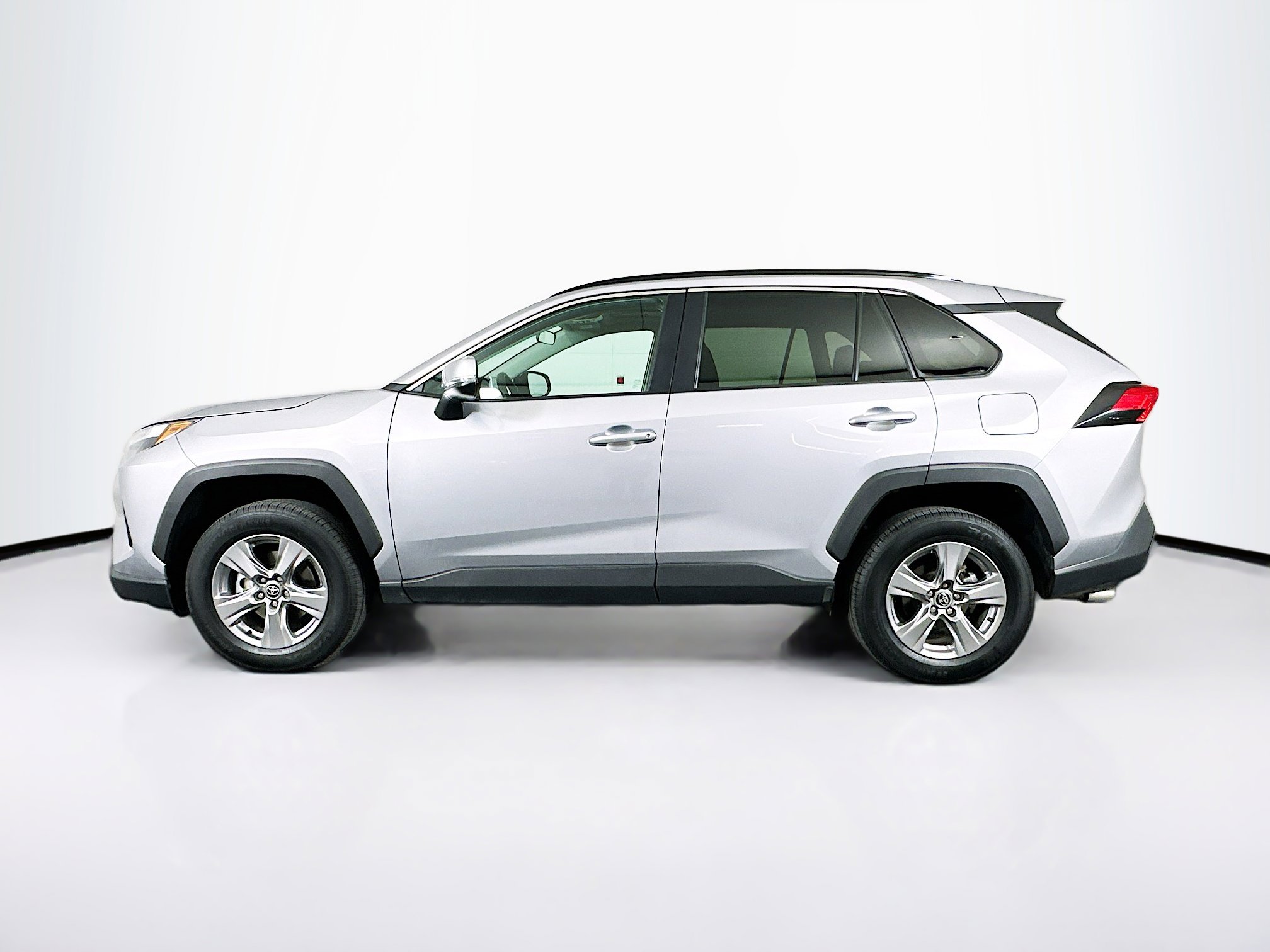 Used 2024 Toyota RAV4 XLE image 4