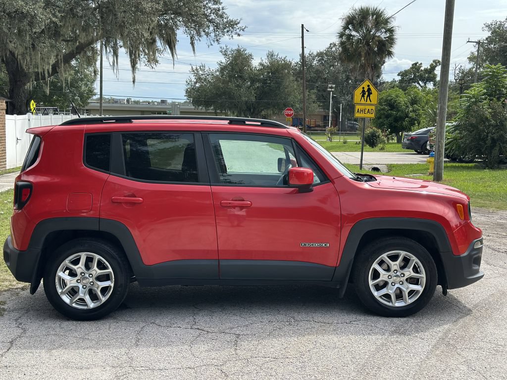 Used 2017 Jeep Renegade Latitude w/ Popular Equipment Group FWD image 6
