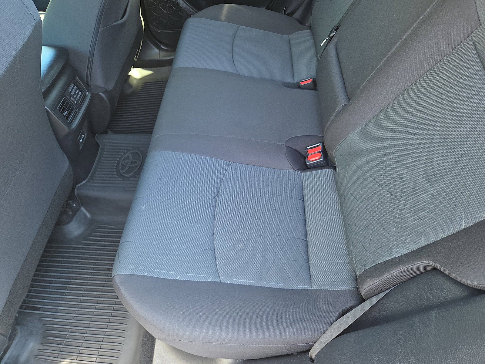 Used 2025 Toyota RAV4 XLE w/ Convenience Package image 22