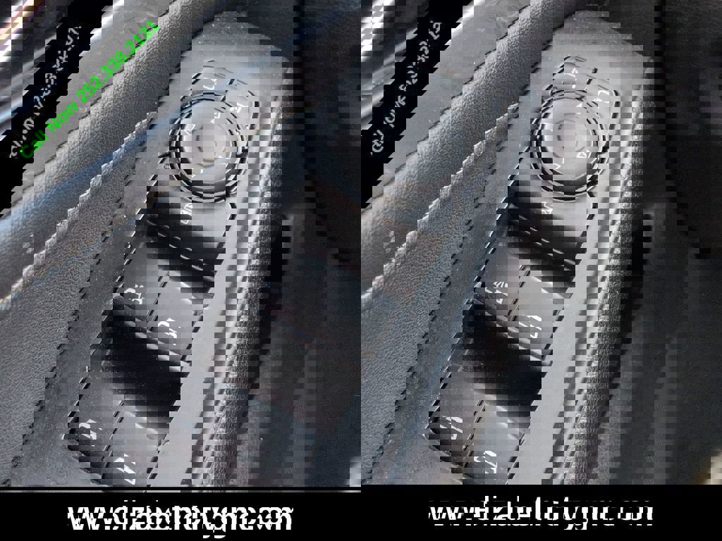 Used 2023 Chevrolet Traverse LT image 23