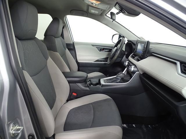 Used 2021 Toyota RAV4 XLE image 15