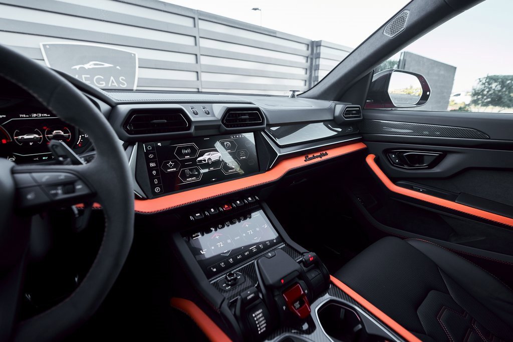 Used 2025 Lamborghini Urus SE image 81