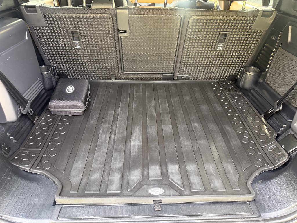 Used 2025 Land Rover Defender 110 X AWD/4WD image 13