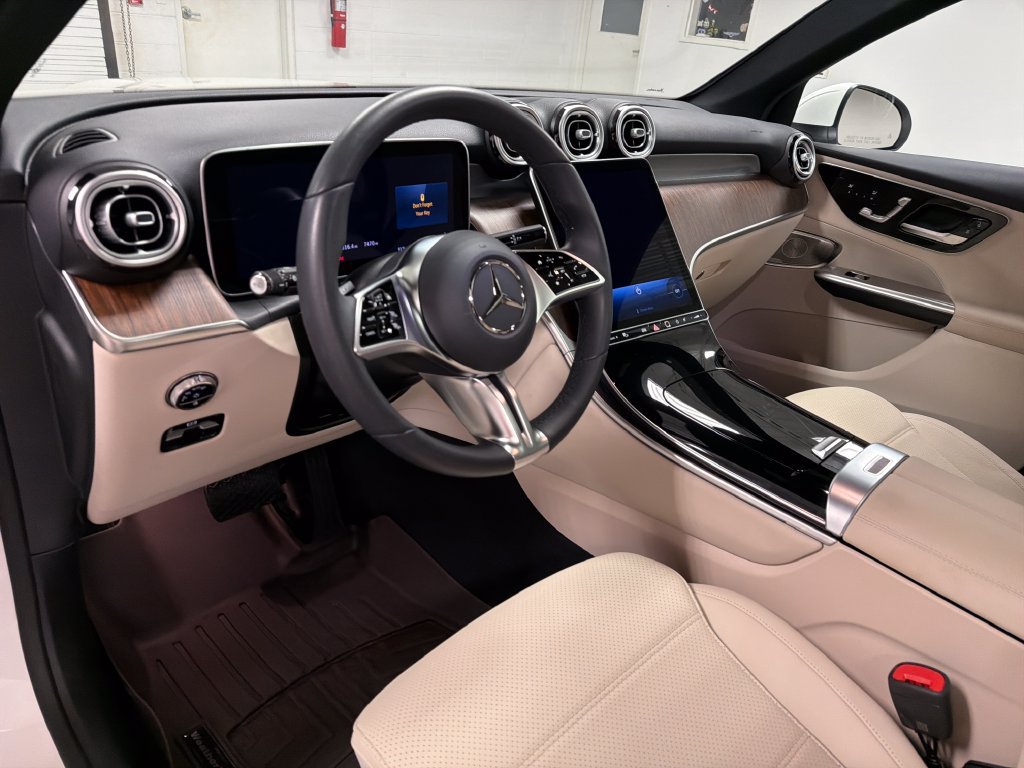 Used 2025 Mercedes-Benz GLC 300 image 24