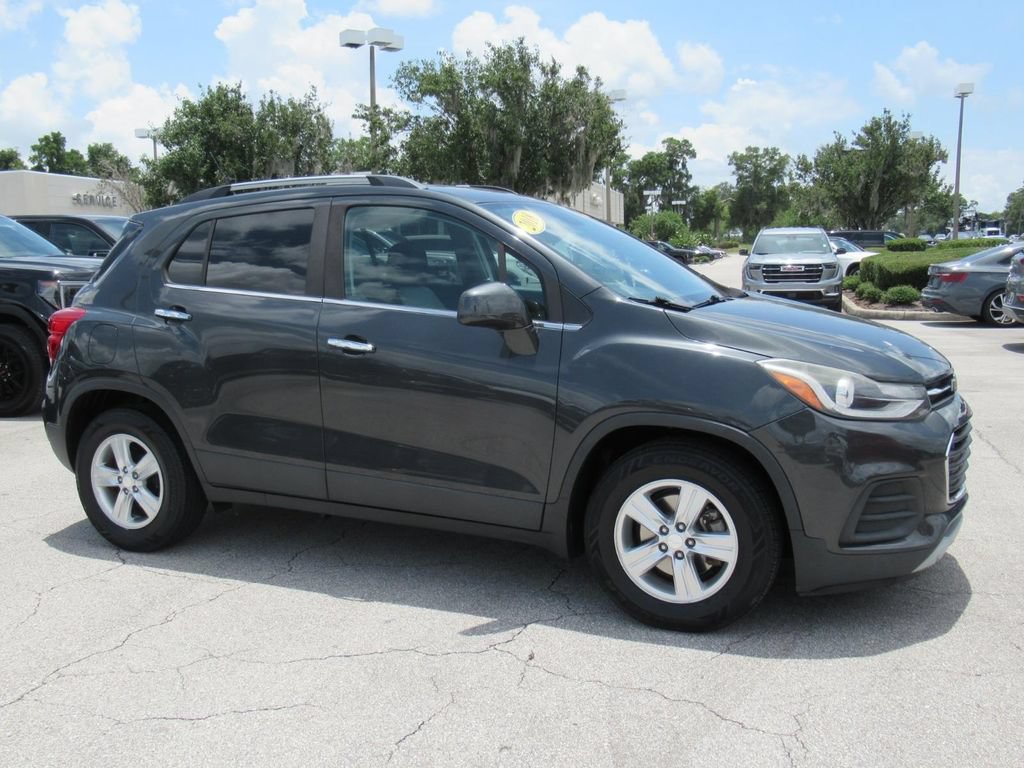 Used 2018 Chevrolet Trax LT w/ Driver Confidence Package FWD image 2