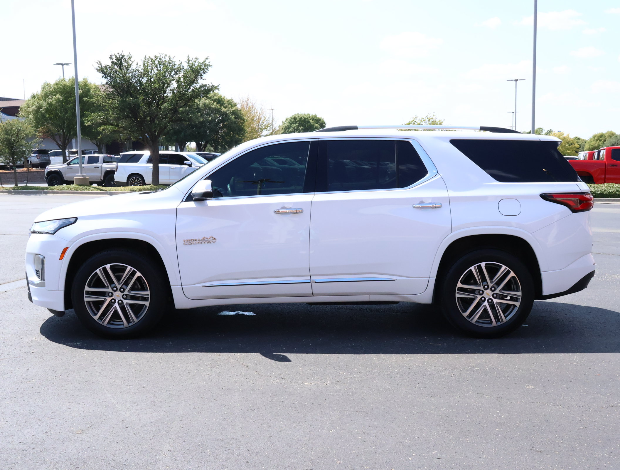 Used 2023 Chevrolet Traverse High Country AWD/4WD image 38