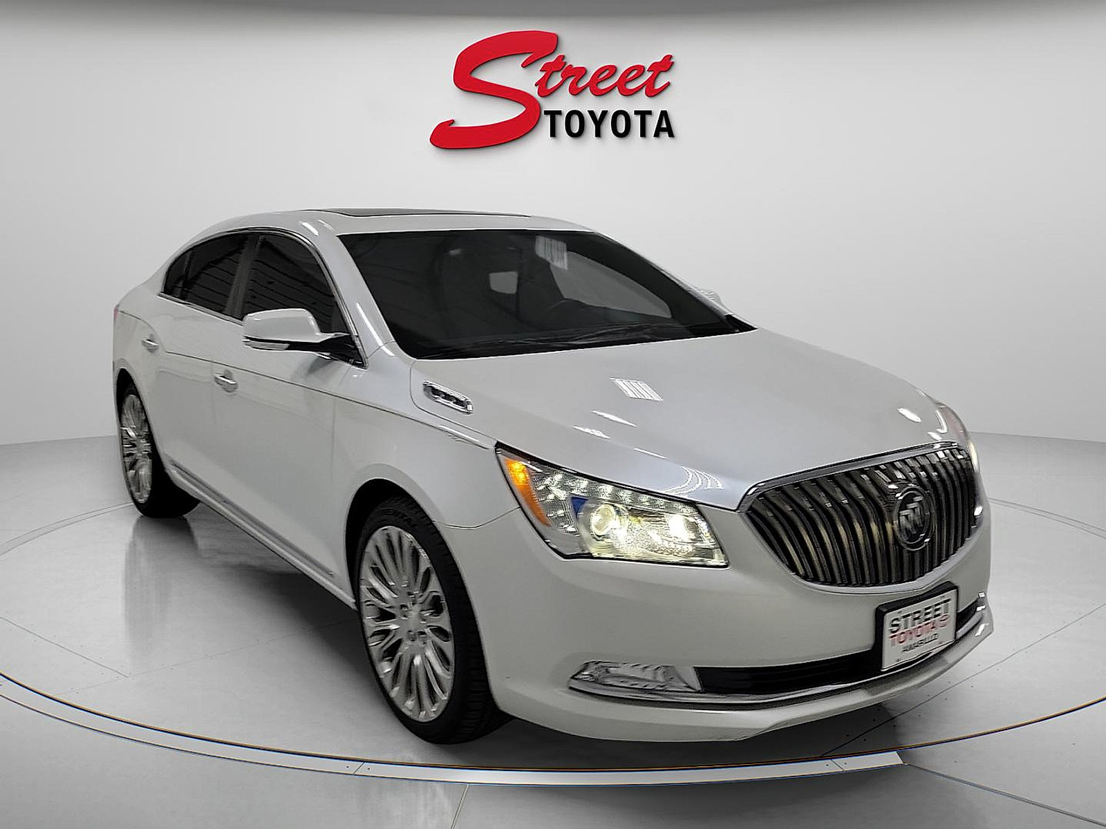 Used 2016 Buick LaCrosse Premium w/ Driver Confidence Package #1 FWD image 5