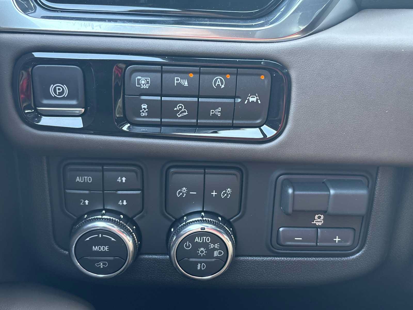 New 2026 GMC Yukon XL Denali Ultimate AWD/4WD image 11