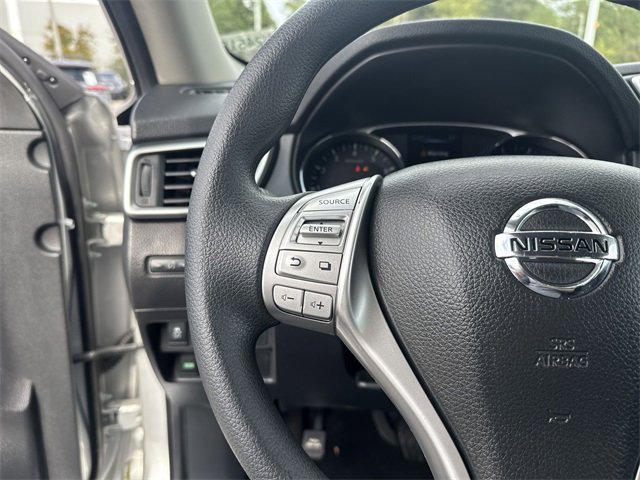 Used 2016 Nissan Rogue SV image 16