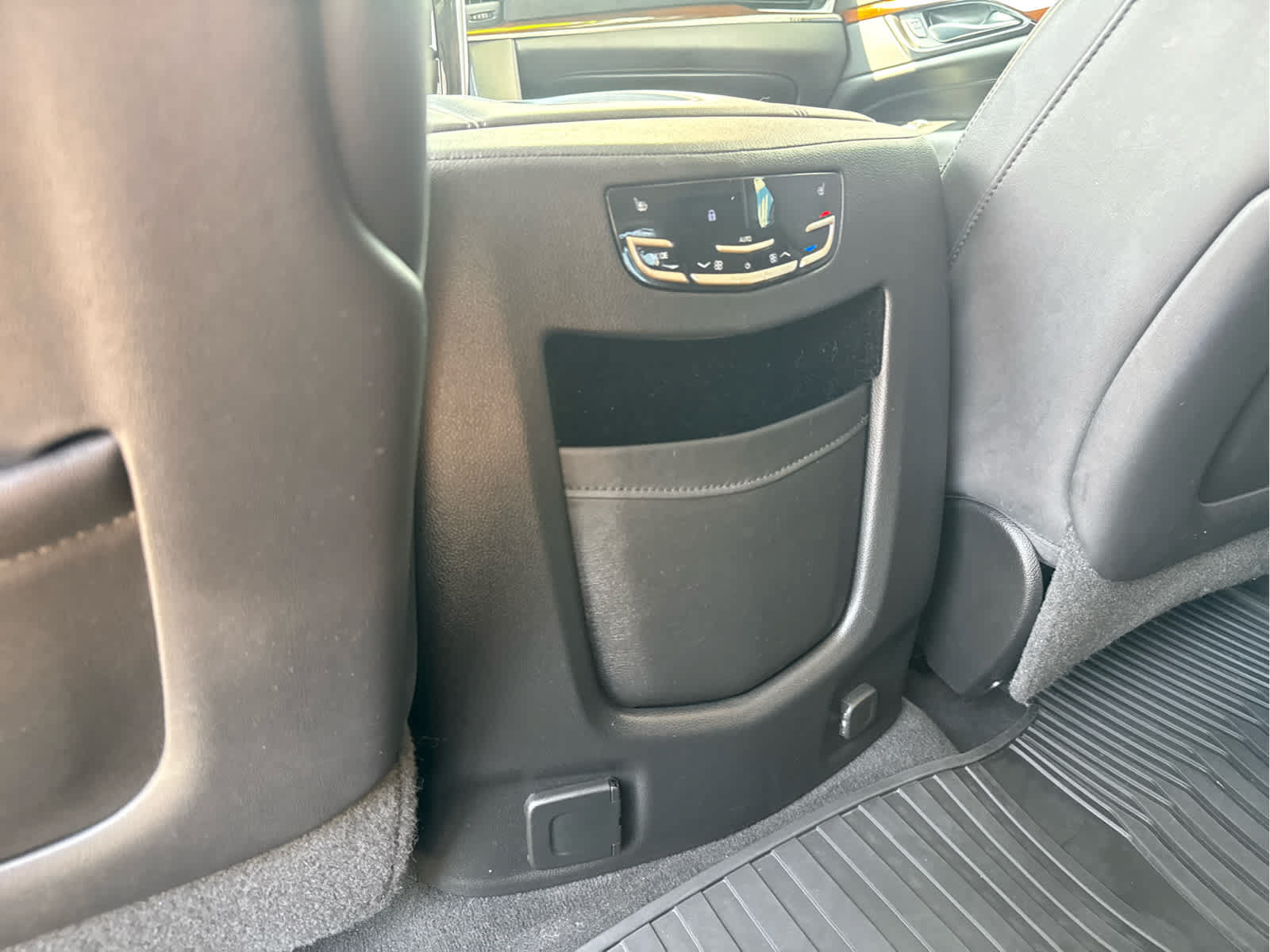 Used 2020 Cadillac Escalade Luxury RWD image 35