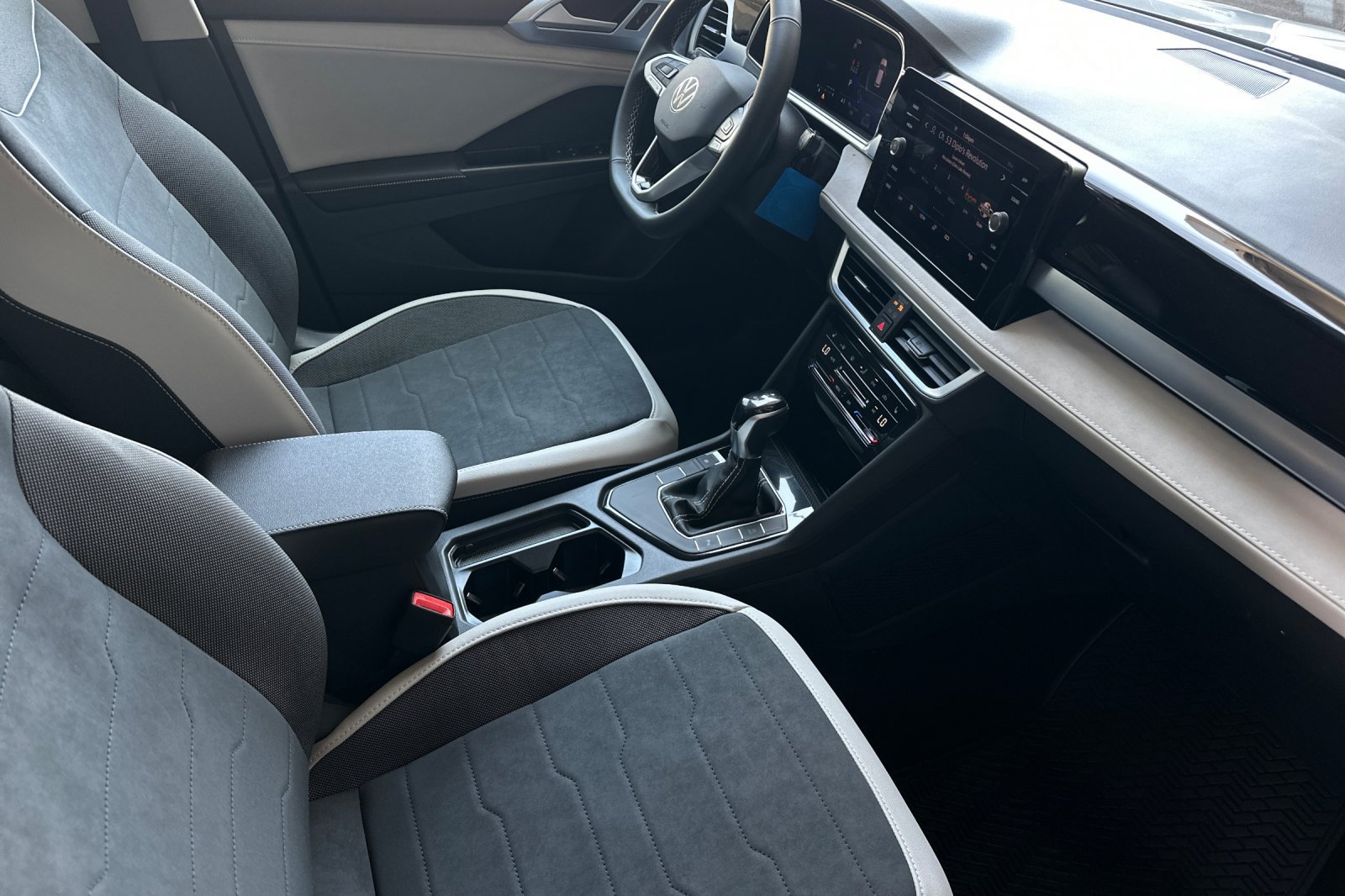 New 2027 Volkswagen Taos SE FWD image 14