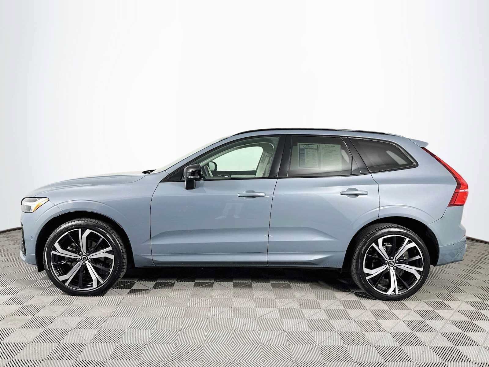 Used 2023 Volvo XC60 B5 Ultimate w/ Climate Package AWD/4WD image 8