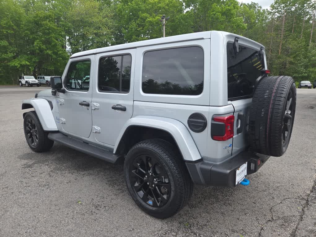 Used 2023 Jeep Wrangler Unlimited Sahara w/ Cold Weather Group AWD/4WD image 6