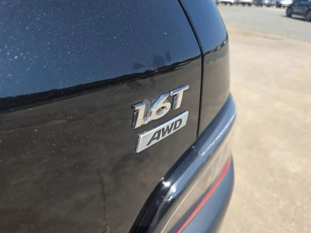 Used 2023 Hyundai Kona Limited AWD/4WD image 12