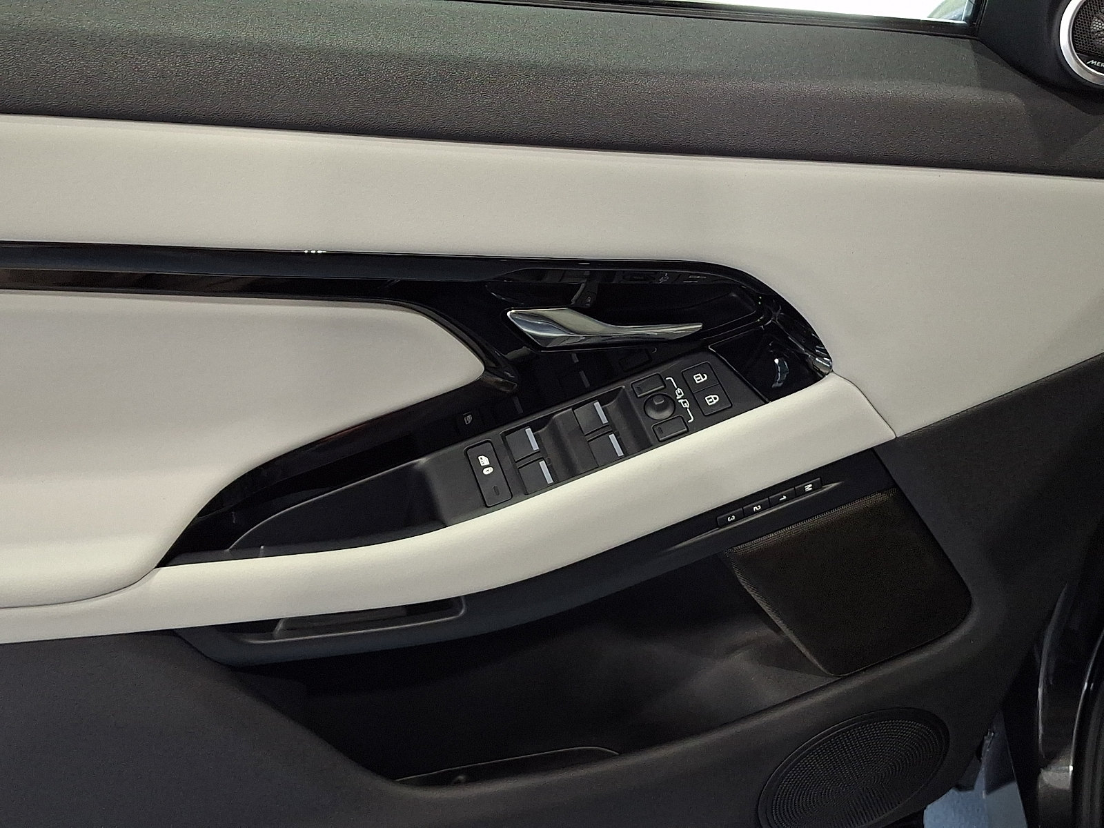 Certified 2026 Land Rover Range Rover Evoque S AWD/4WD image 11