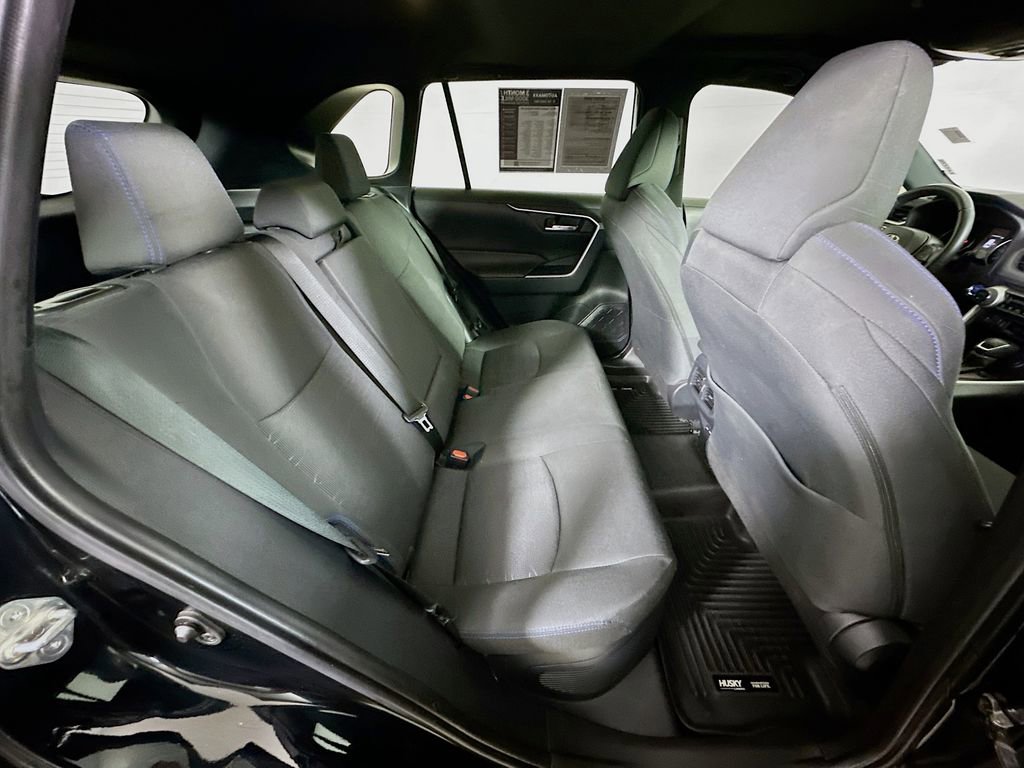 Used 2022 Toyota RAV4 SE w/ Convenience Package image 11