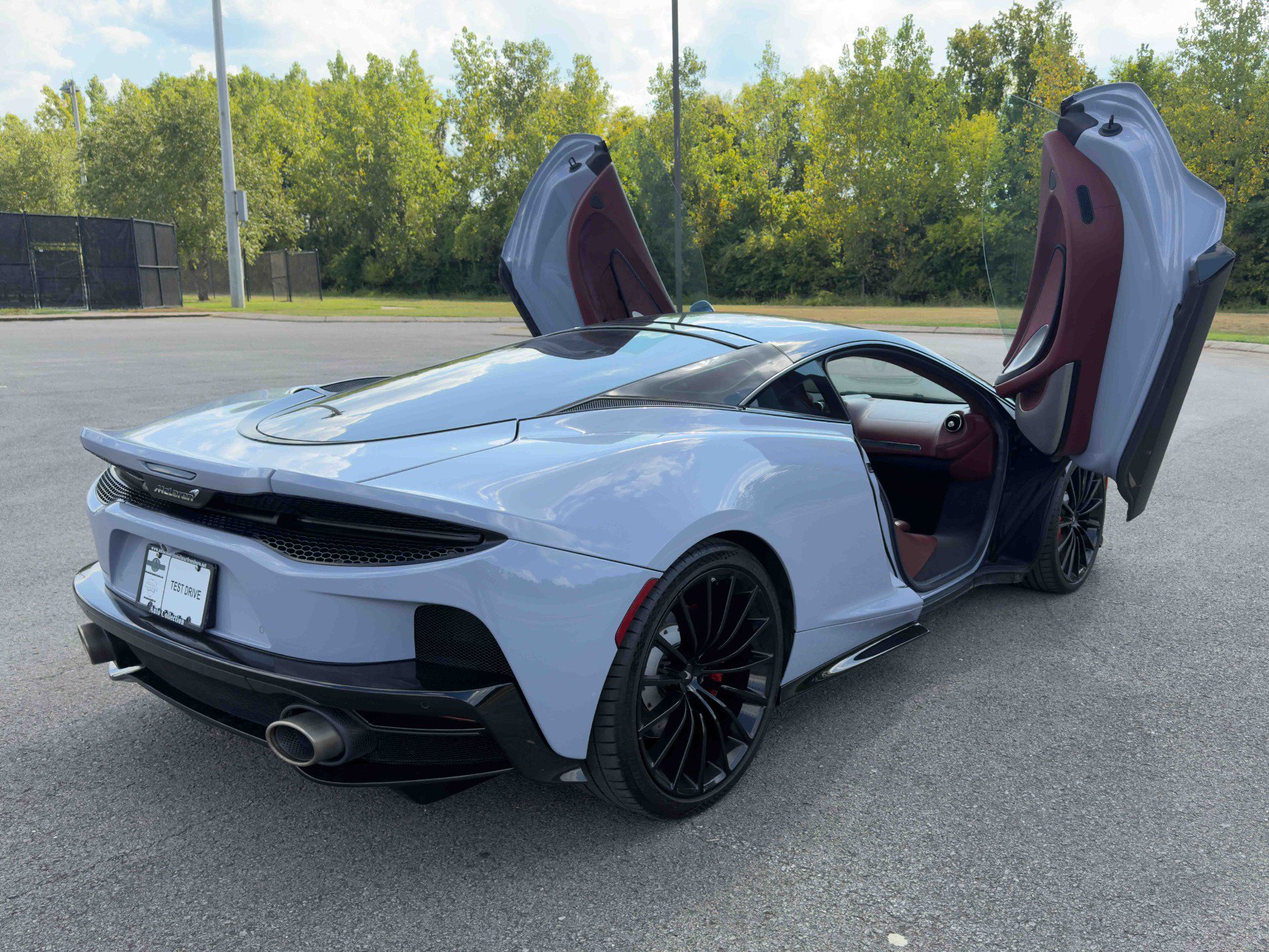 Used 2020 McLaren GT RWD image 3