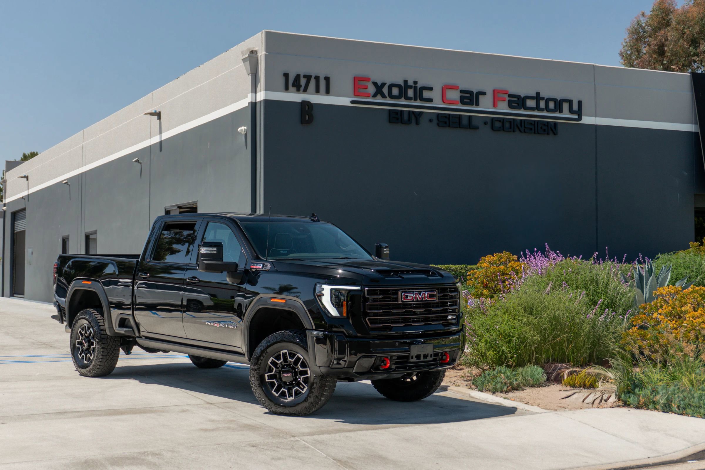 Used 2026 GMC Sierra 2500 AT4X AWD/4WD image 1