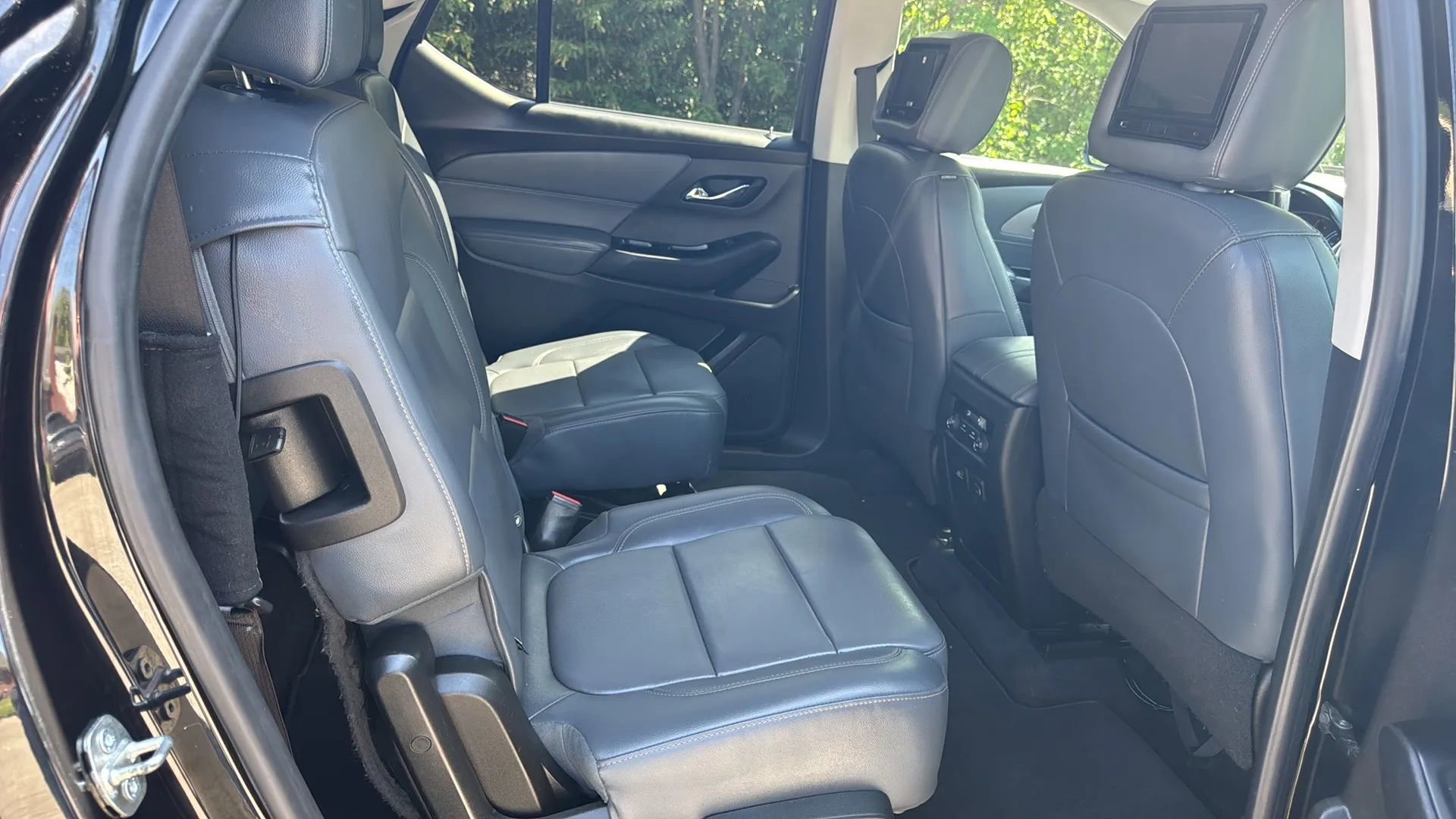 Used 2020 Chevrolet Traverse LT w/ LT Premium Package image 13