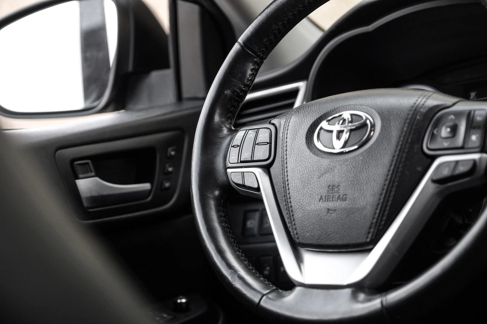 Used 2017 Toyota Highlander Limited Platinum FWD image 22