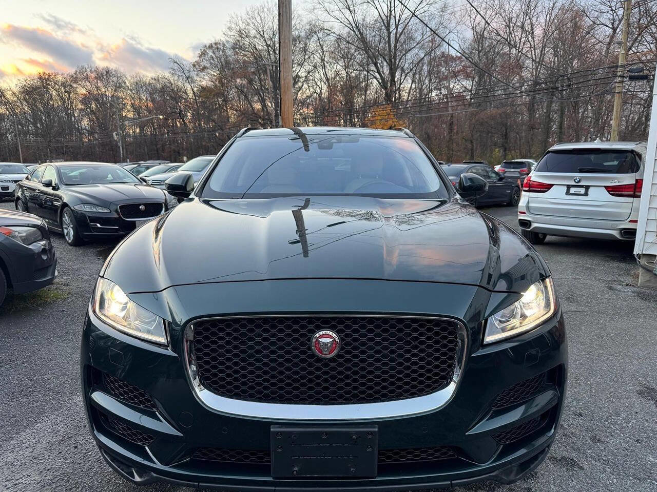 Used 2017 Jaguar F-PACE Premium image 2