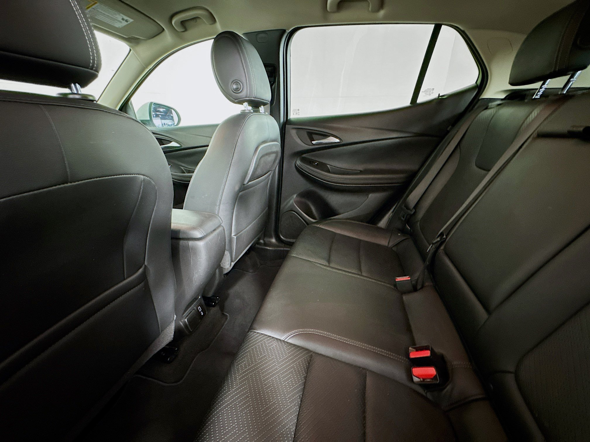 Used 2022 Buick Encore GX Essence FWD image 24