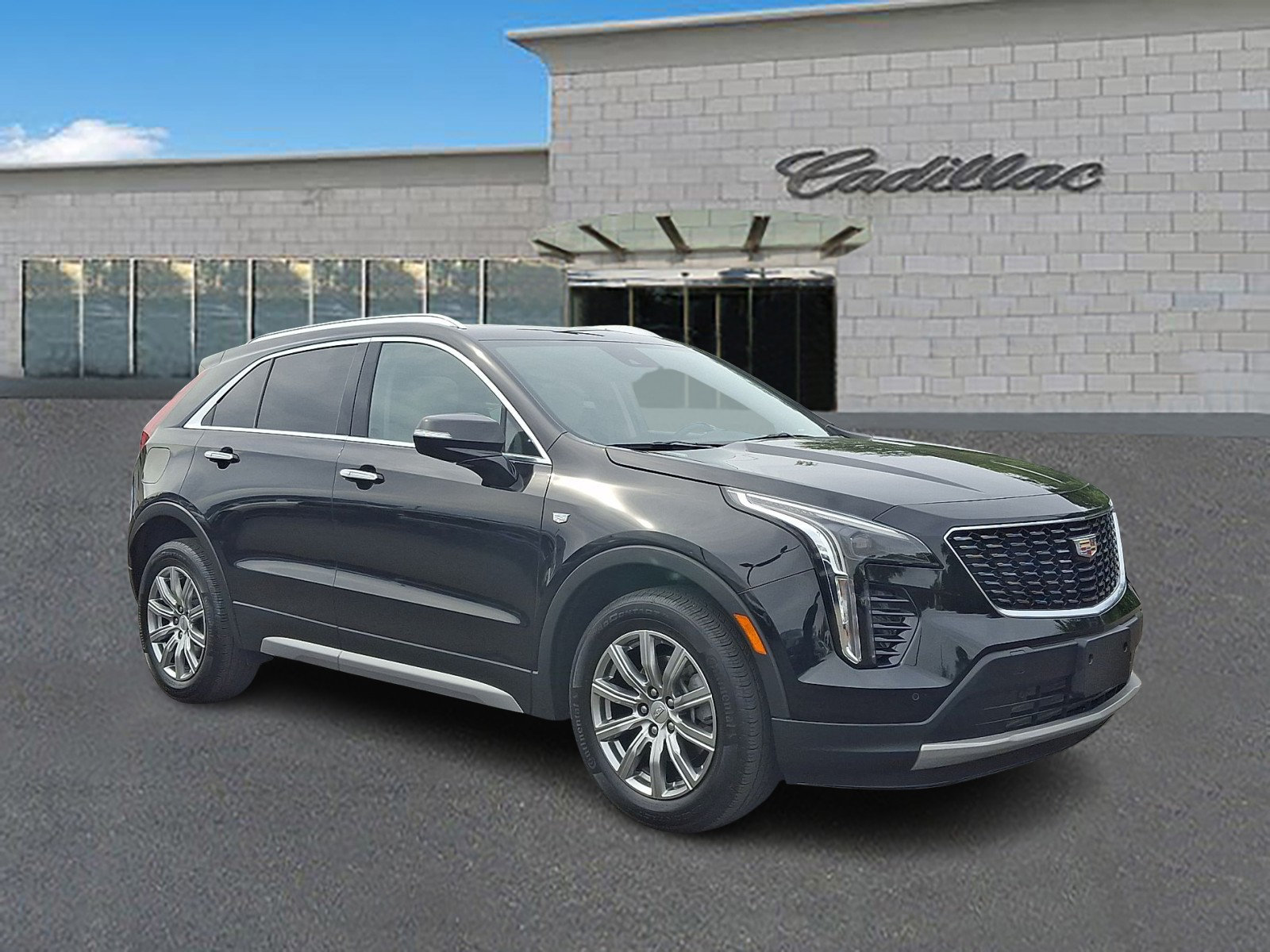 Certified 2023 Cadillac XT4 Premium Luxury w/ Cold Weather Package AWD/4WD image 3