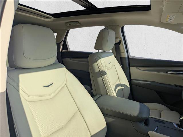 Used 2017 Cadillac XT5 Luxury w/ Driver Awareness Package image 21