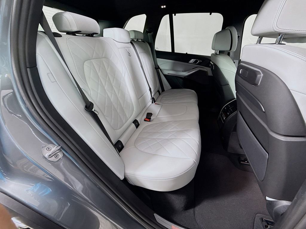 Used 2026 BMW X5 sDrive40i w/ Executive Package image 29