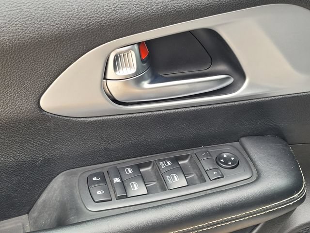 Used 2021 Chrysler Pacifica Touring w/ S Appearance Package FWD image 25