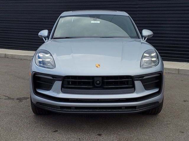 Used 2025 Porsche Macan image 10