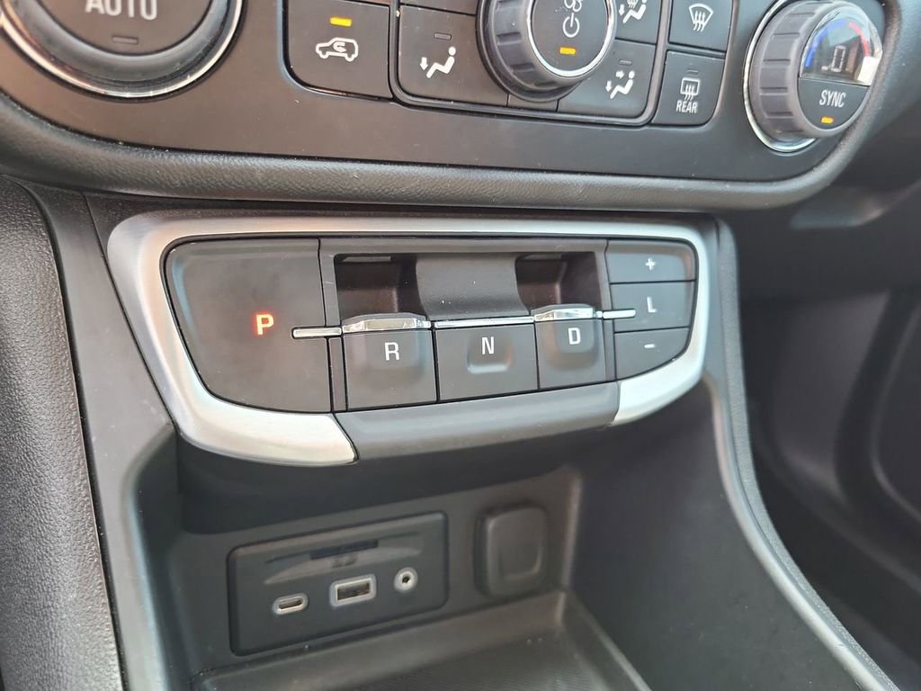 Used 2023 GMC Terrain SLT w/ Elevation Edition image 19