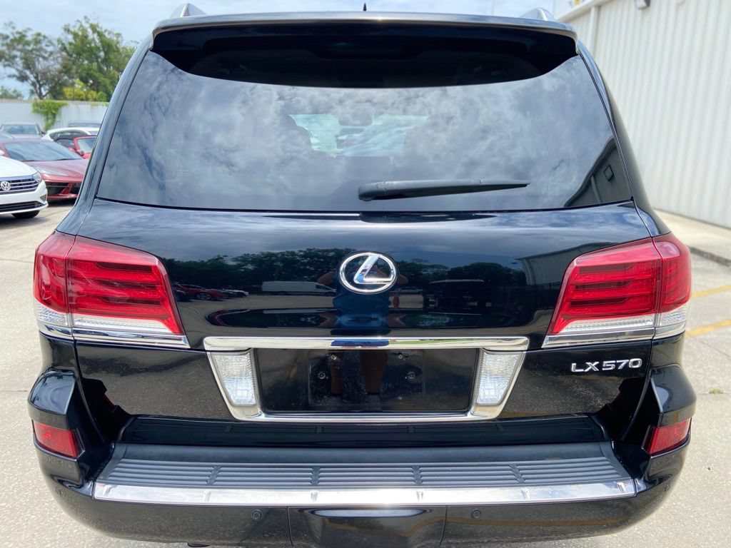Used 2013 Lexus LX 570 4WD w/ Luxury Pkg image 4