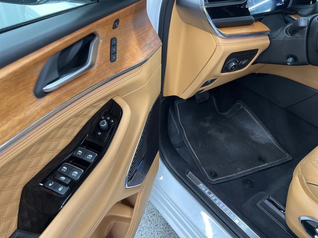 Used 2023 Jeep Grand Cherokee Summit image 18