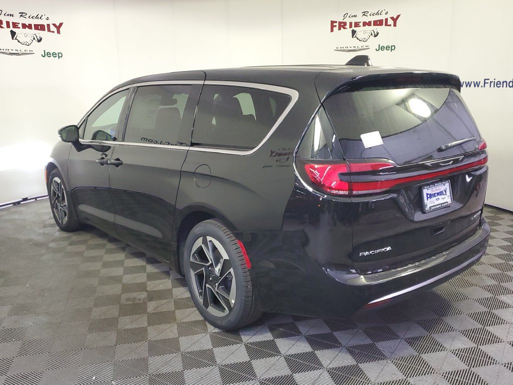 New 2027 Chrysler Pacifica Limited FWD image 4