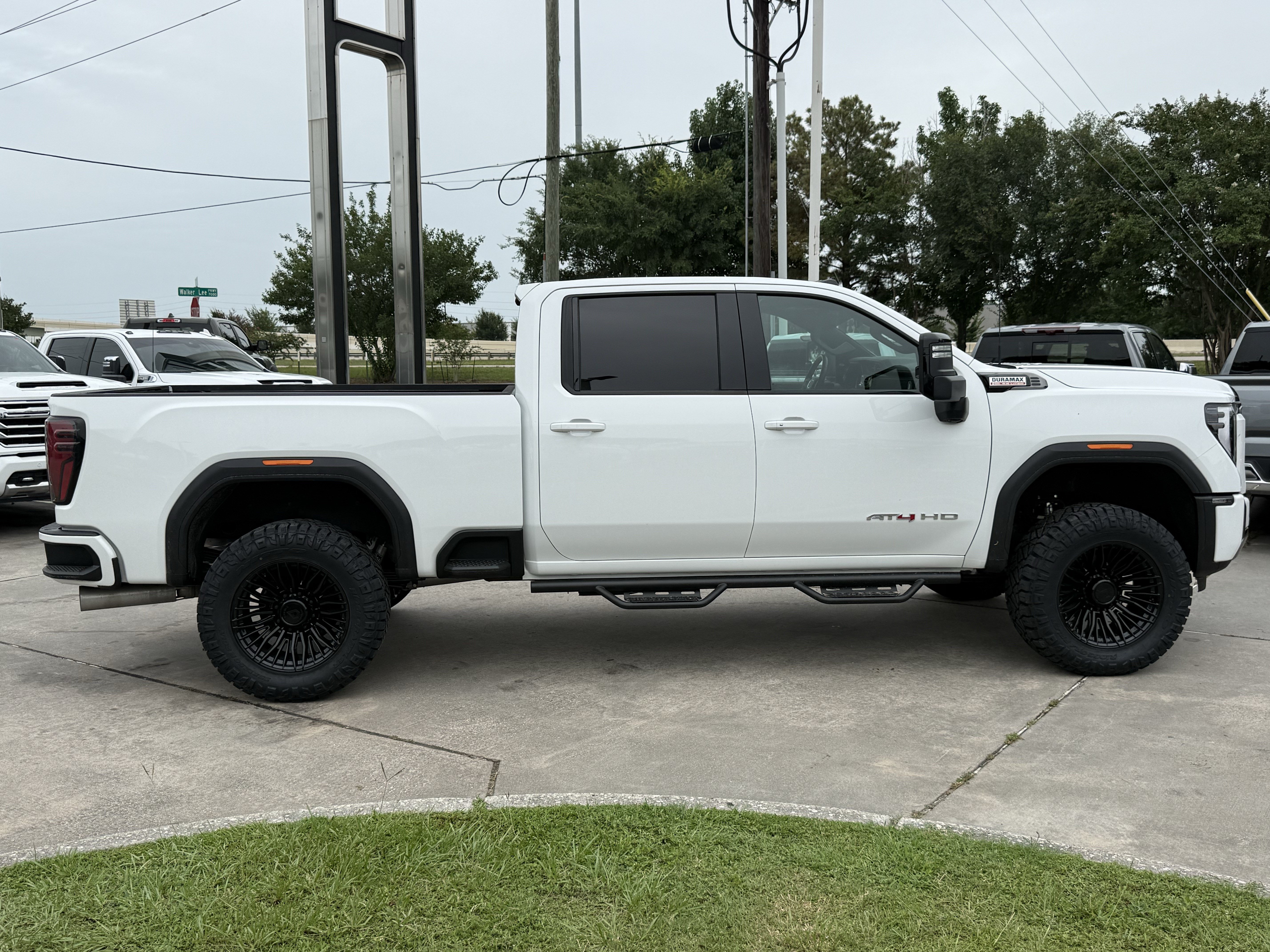 Used 2025 GMC Sierra 2500 AT4 AWD/4WD image 3