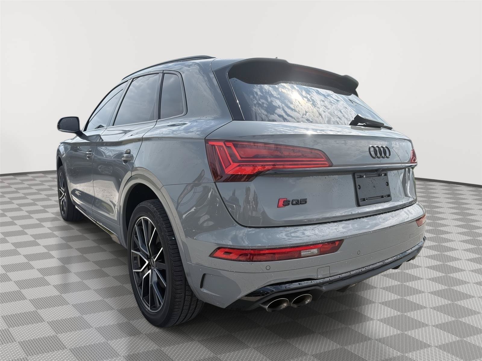 Used 2022 Audi SQ5 Premium Plus w/ Premium Plus Package AWD/4WD image 3