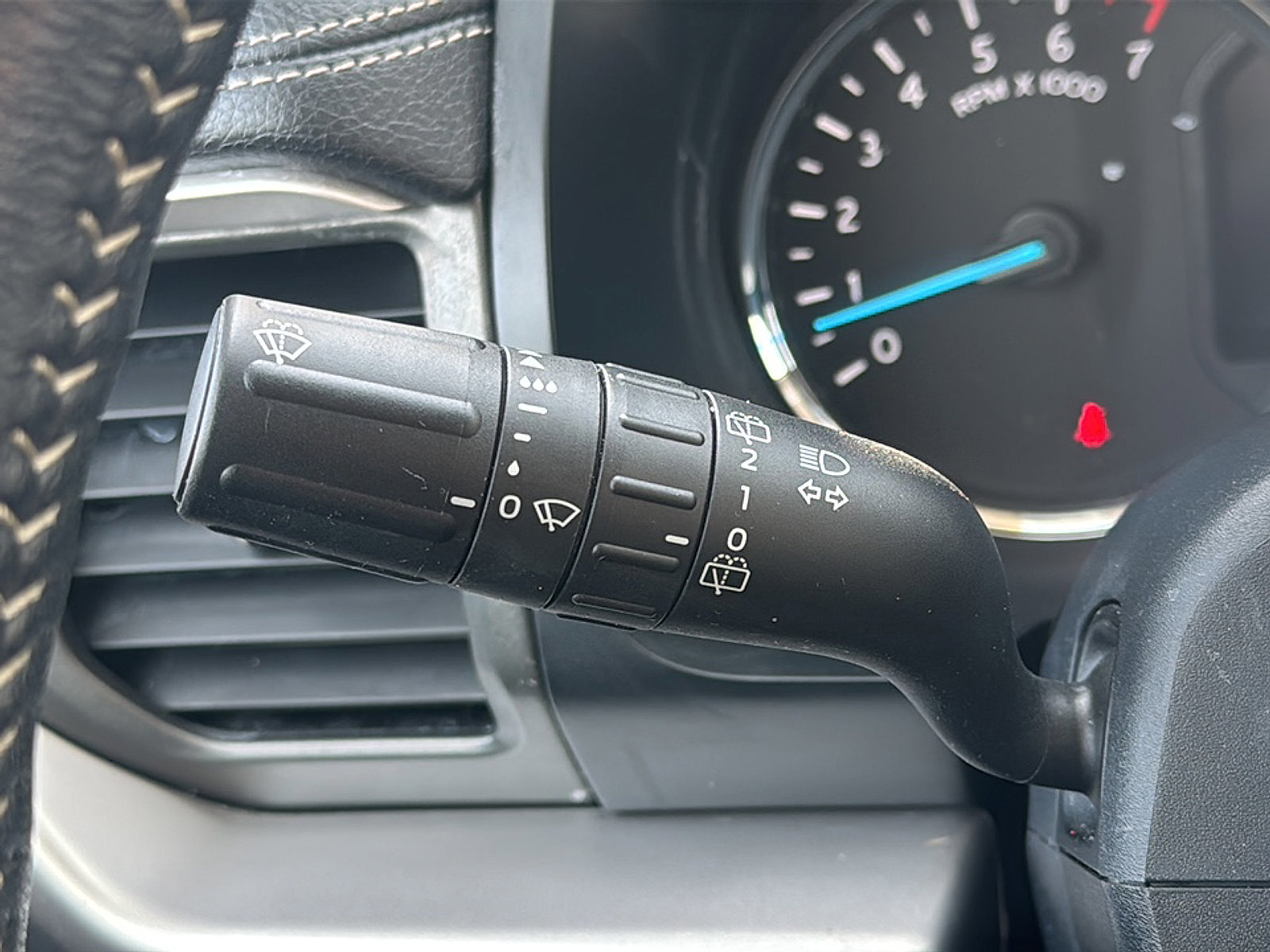 Used 2023 Ford Expedition XLT image 32