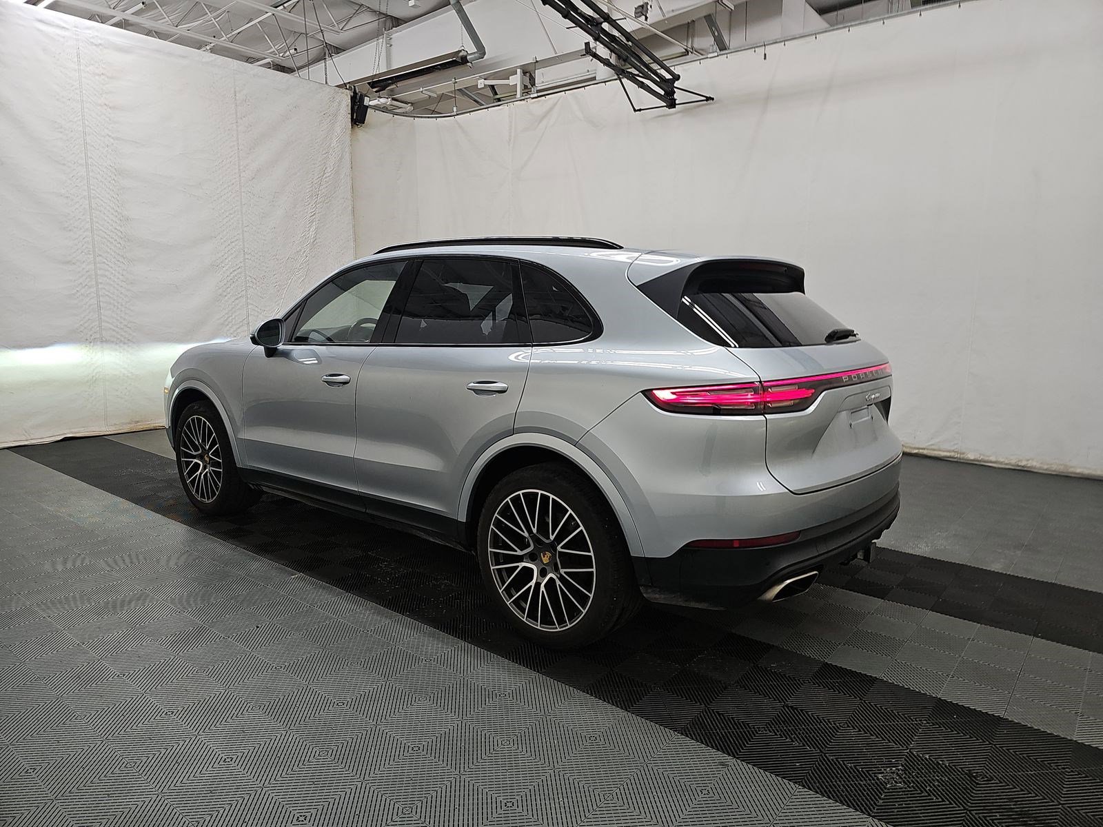 Used 2023 Porsche Cayenne AWD/4WD image 8