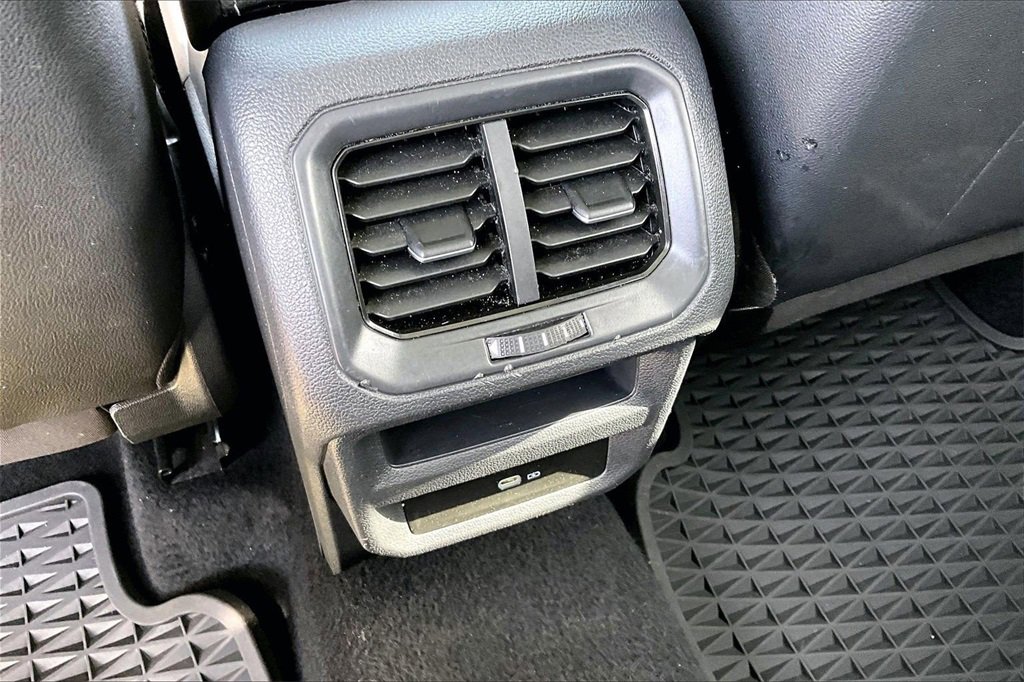Certified 2022 Volkswagen Taos SE w/ Panoramic Sunroof Package image 18