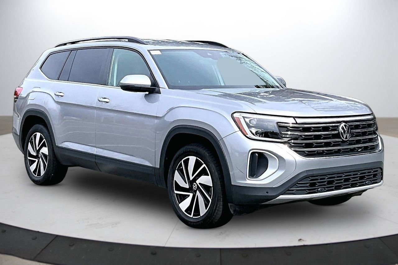 Used 2024 Volkswagen Atlas SE image 2