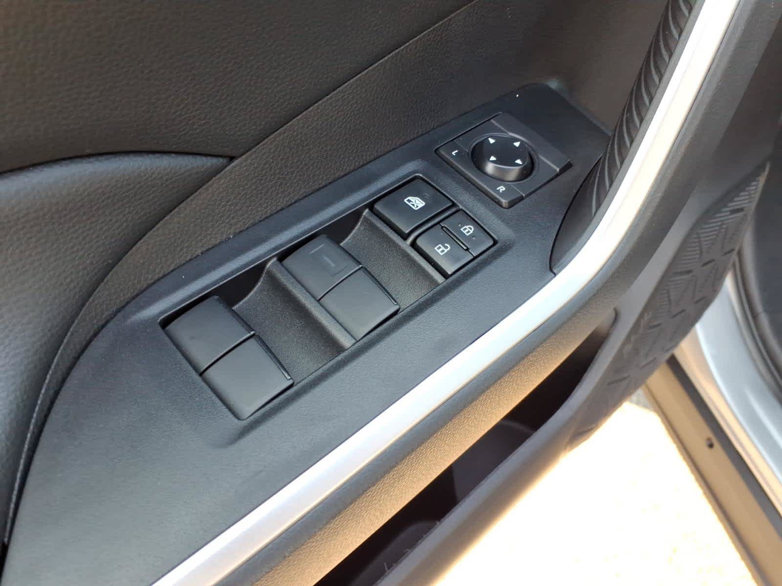 Used 2023 Toyota RAV4 LE AWD/4WD image 16