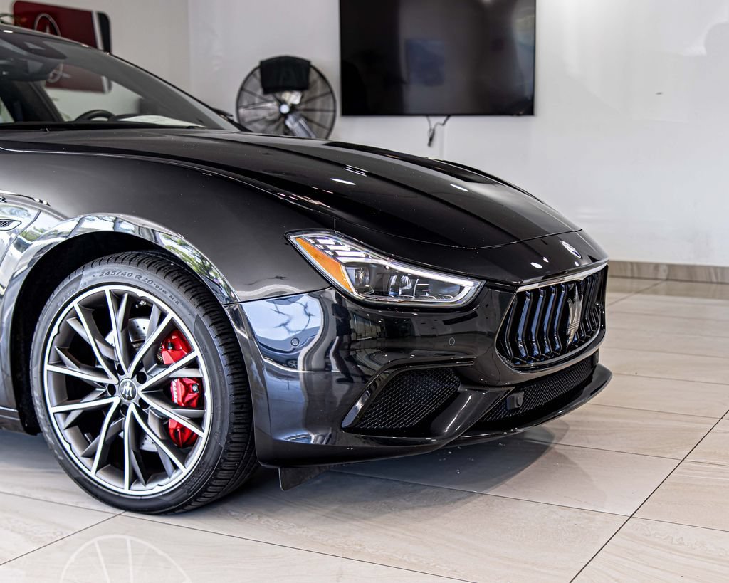 Used 2023 Maserati Ghibli Modena Q4 AWD/4WD image 3