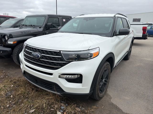 Used 2023 Ford Explorer XLT w/ Equipment Group 202A image 3