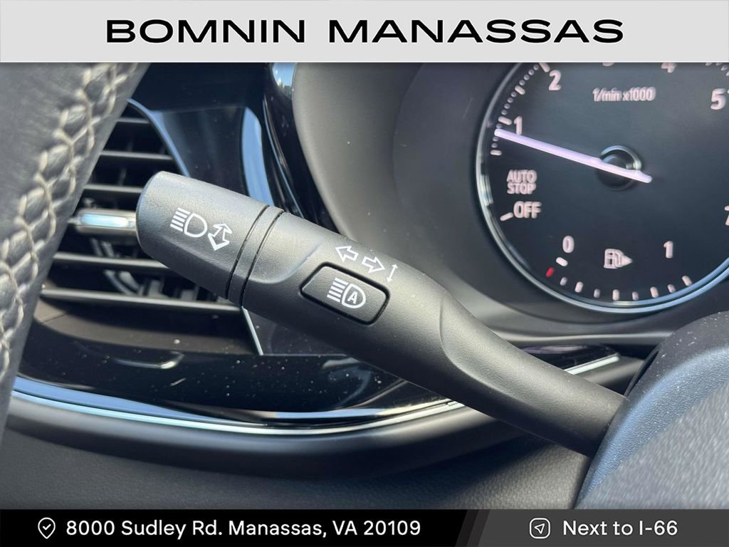 Used 2022 Buick Envision Avenir w/ Technology Package II image 28