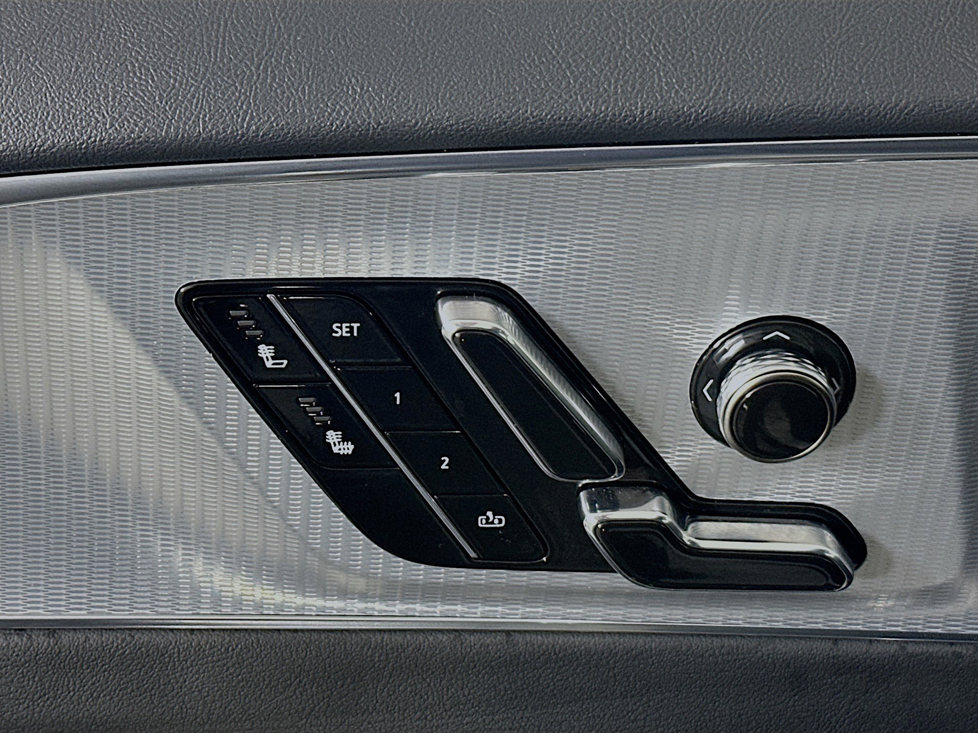 Used 2024 Cadillac Lyriq Tech image 13