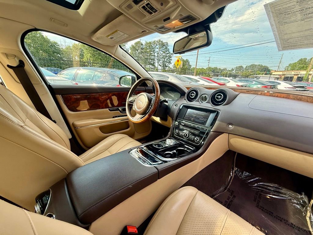 Used 2015 Jaguar XJ AWD image 29