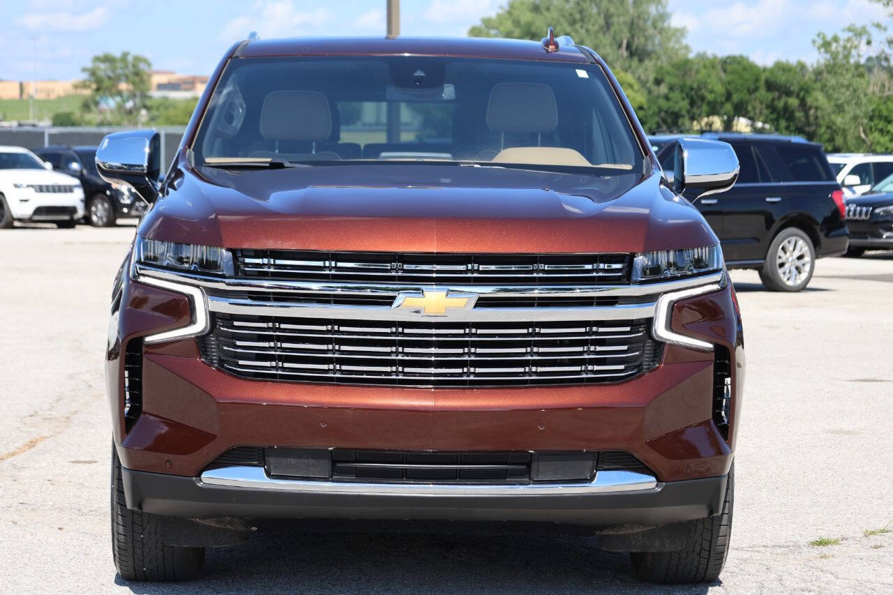 Used 2023 Chevrolet Suburban Premier AWD/4WD image 2