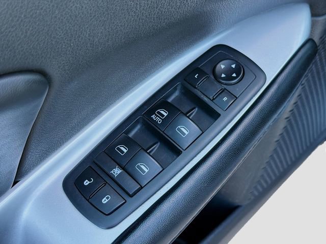 Used 2018 Dodge Journey SE image 22